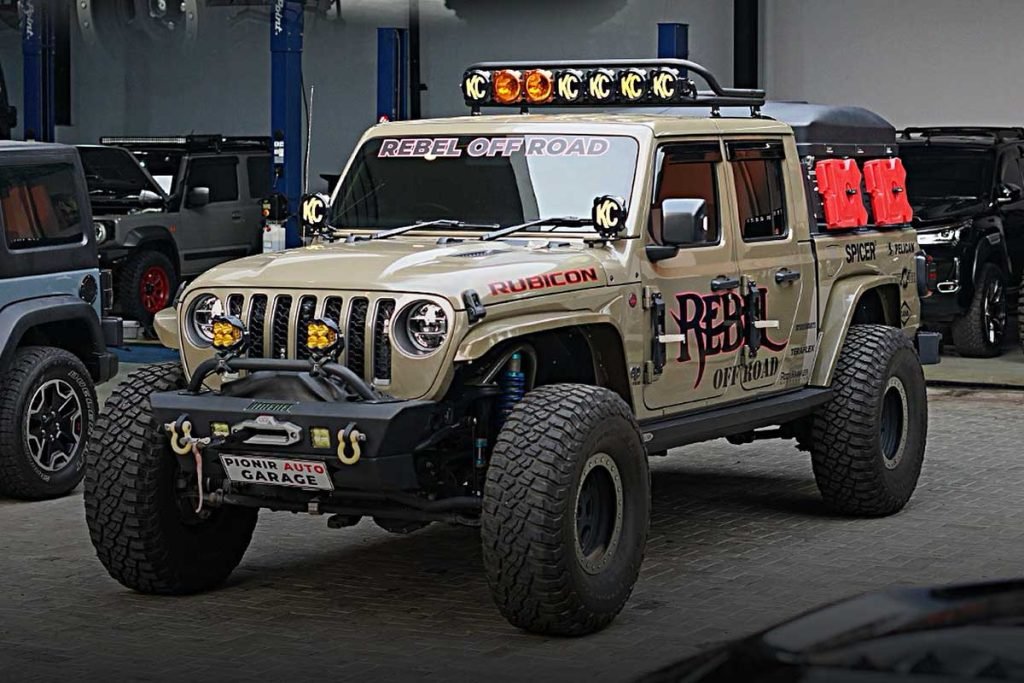Modifikasi Jeep Gladiator Rebel Offroad di Pionir Auto Garage