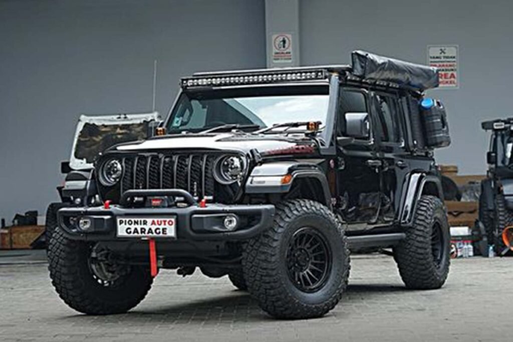 Modifikasi Jeep Rubicon JL mode overland di Pionir Auto Garage