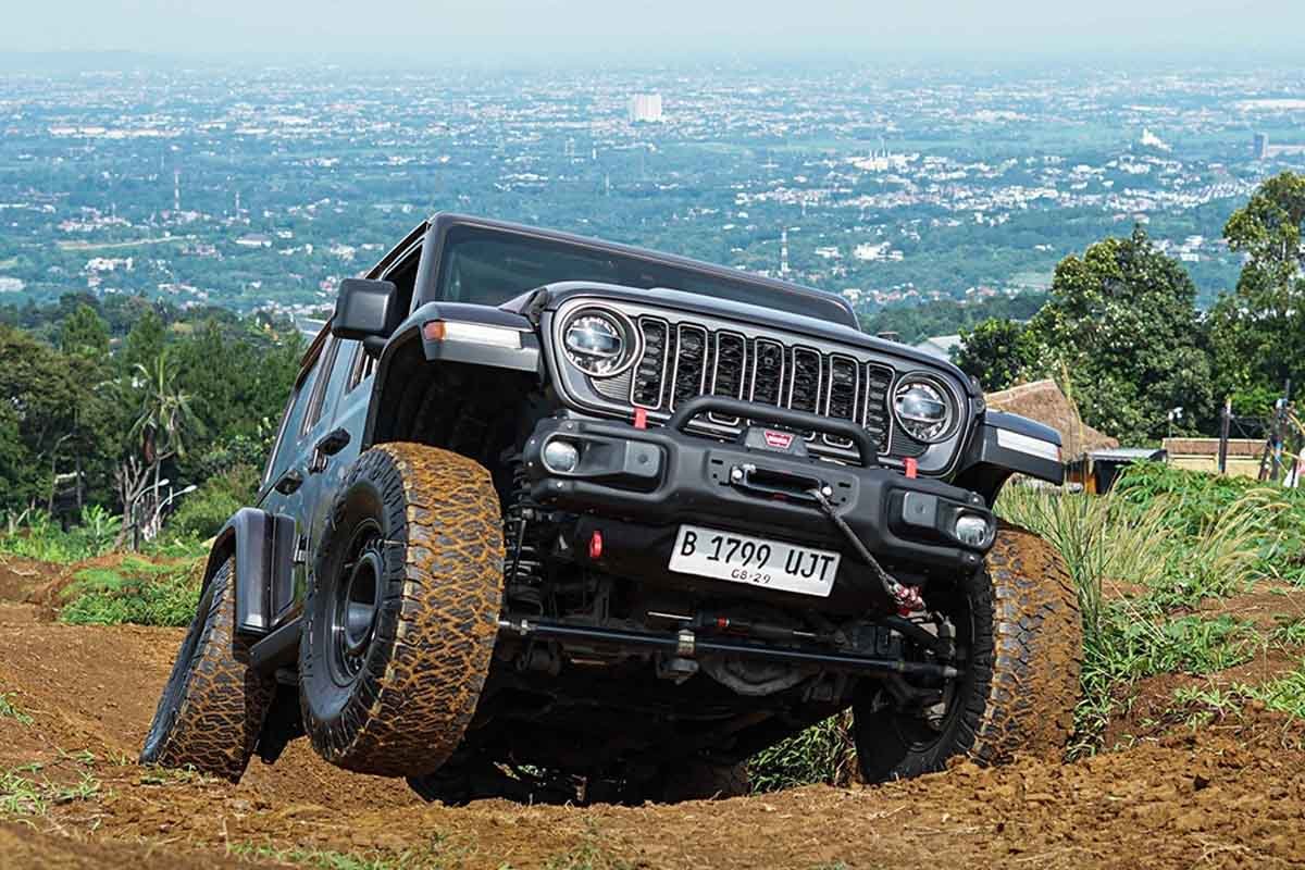 Pionir Auto Garage dan JKOI Gelar Fun Offroad dengan 14 Jeep Rubicon JK dan JL