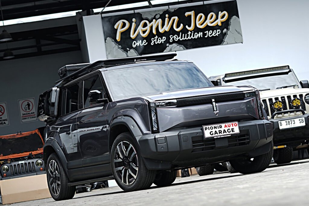 Chery J6 modifikasi dengan roof rack, roof box, side box, side ladder, dan side step di Pionir Auto Garage