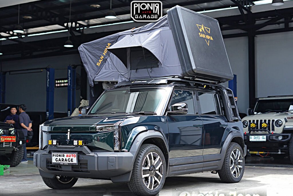 Modifikasi Chery J6 Overland lengkap dengan tenda San Hima, lampu Baja Designs, dan roof rack