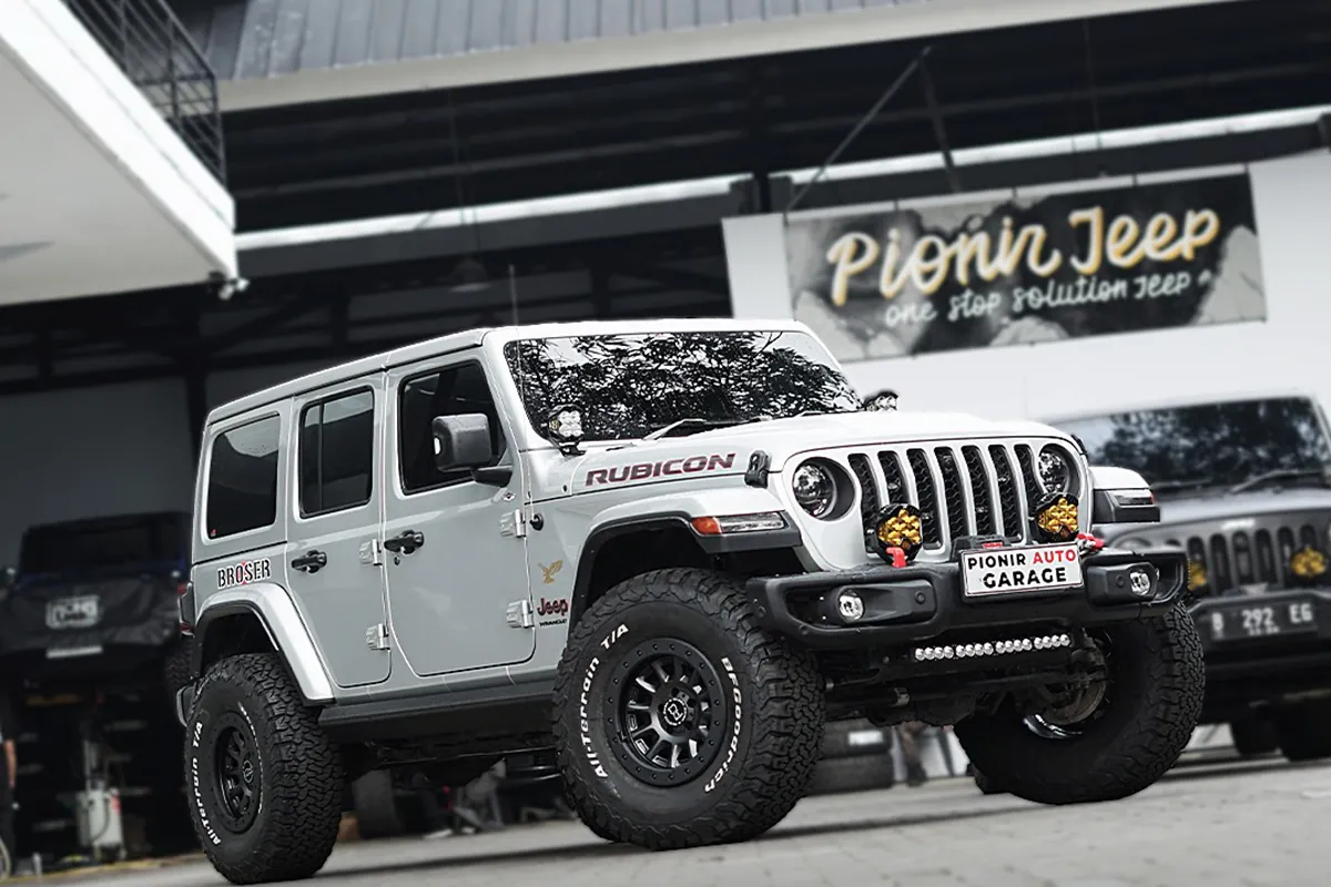 modifikasi Jeep JL Rubicon abu-abu modifikasi touring dan harian oleh Pionir Auto Garage anggota komunitas Broser4x4