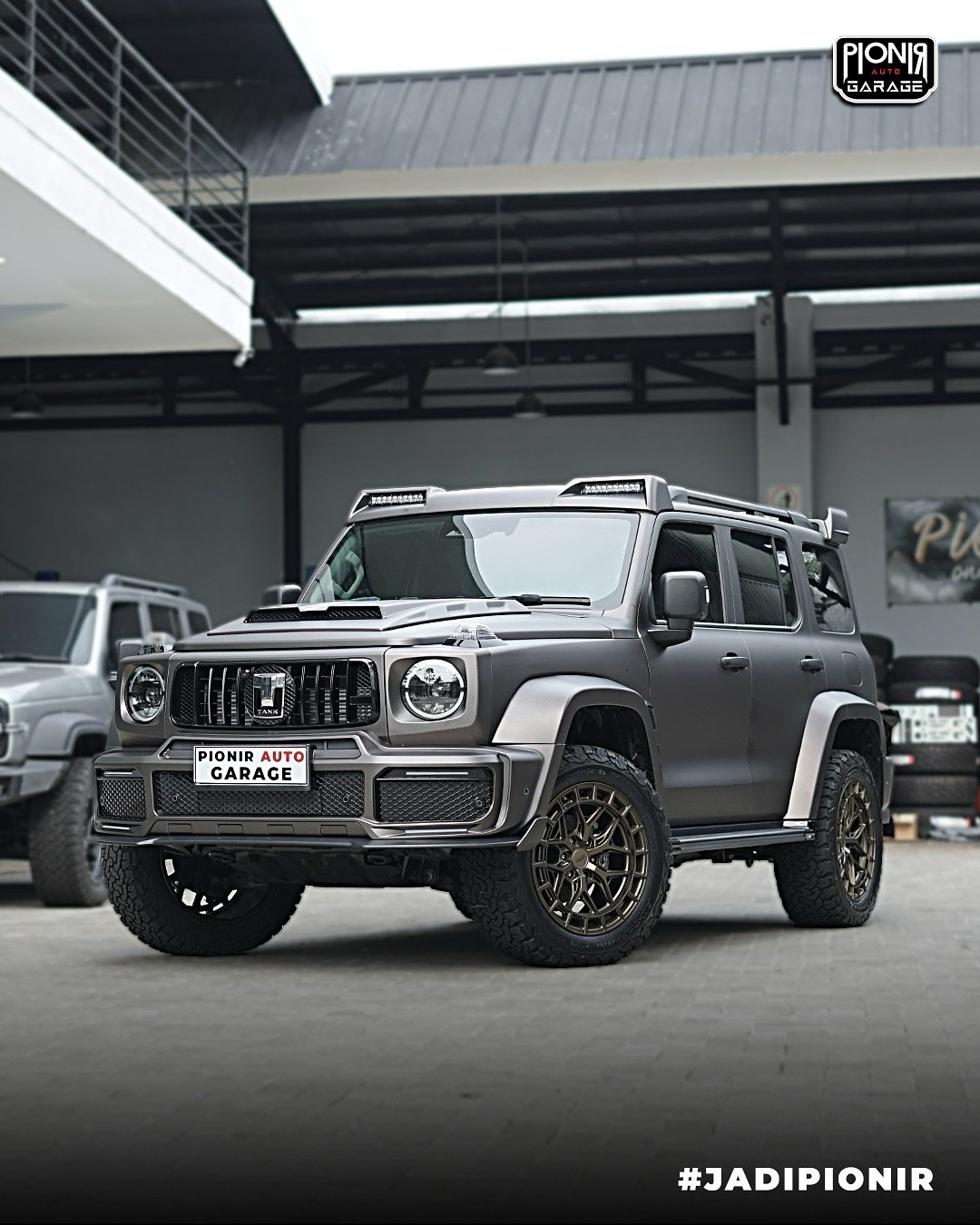 GWM Tank 300 Brabus Style Abu-Abu 3