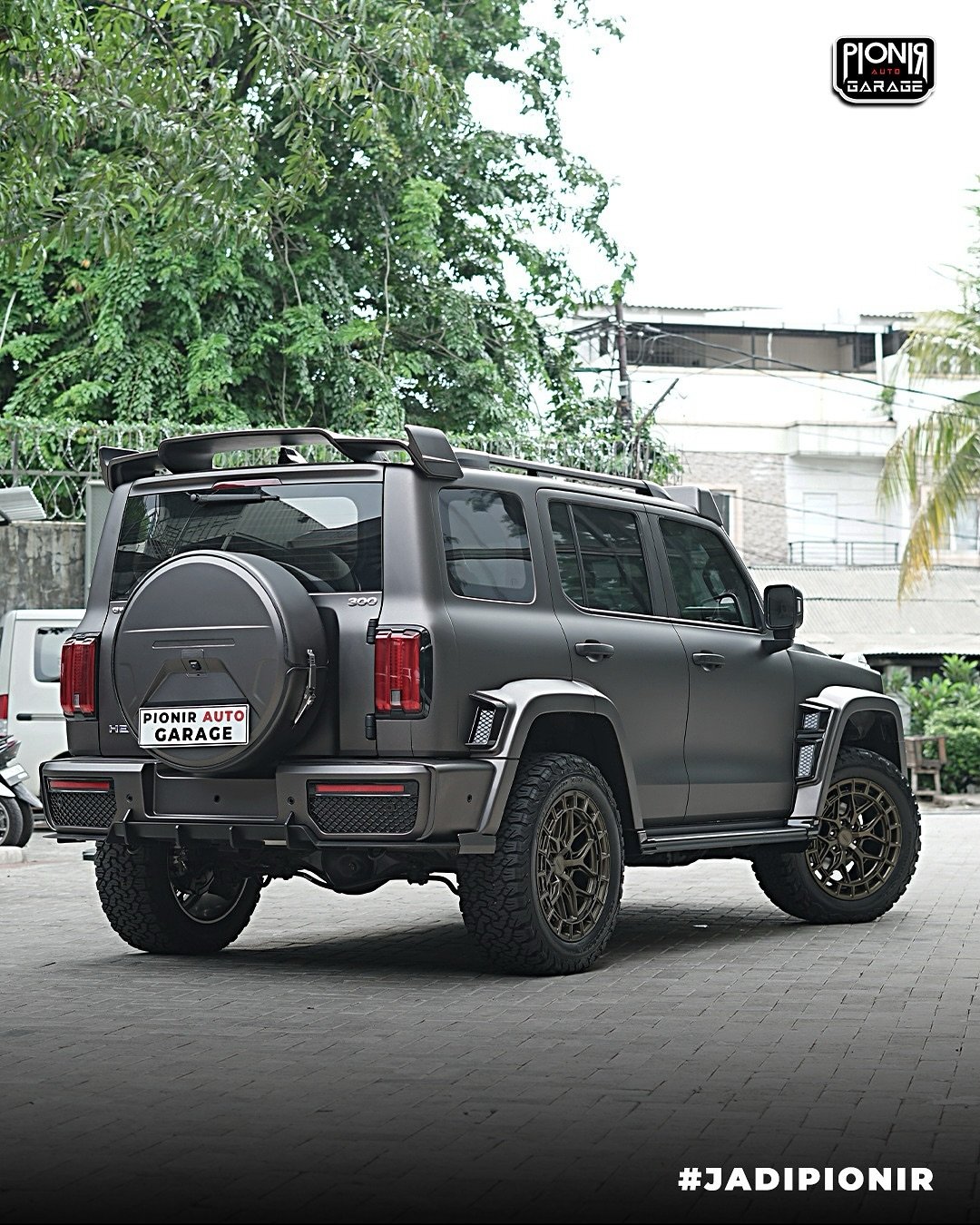 GWM Tank 300 Brabus Style Abu-Abu 6