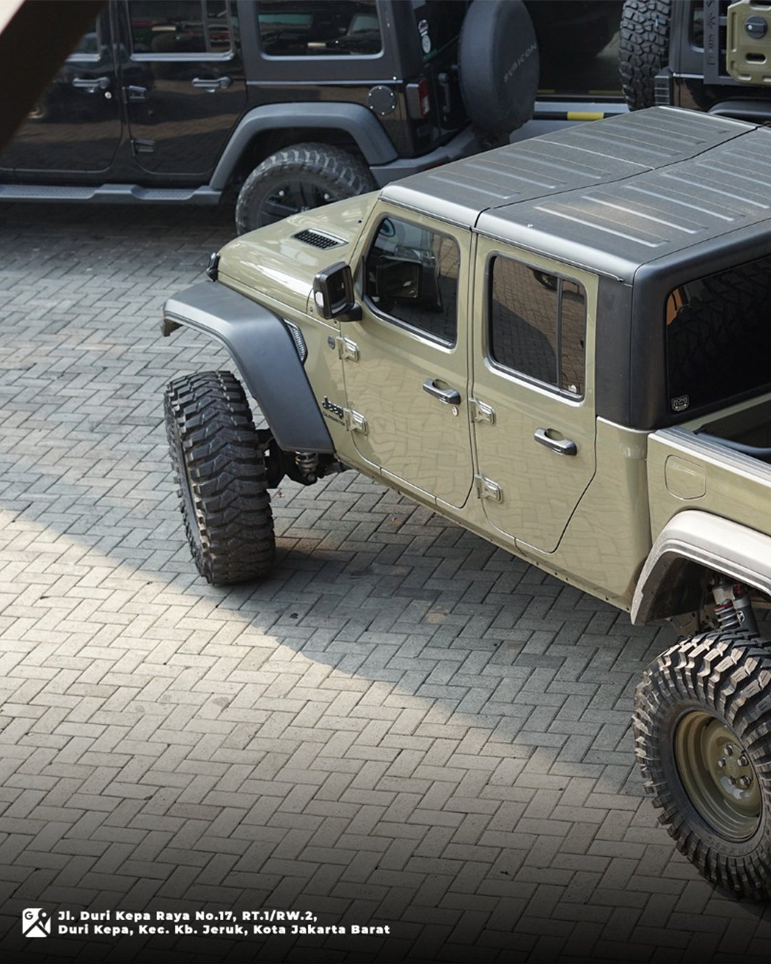 Tampak Belakang Jeep Gladiator Om Mobi 1