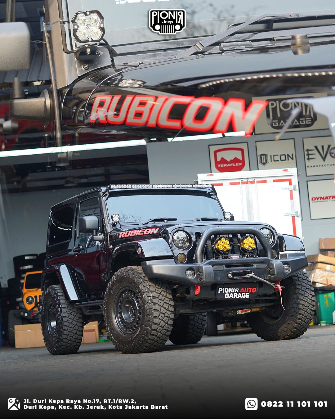 Tampilan Jeep Wrangler JK Rubicon 2 pintu setelah modifikasi offroad di Pionir Auto Garage