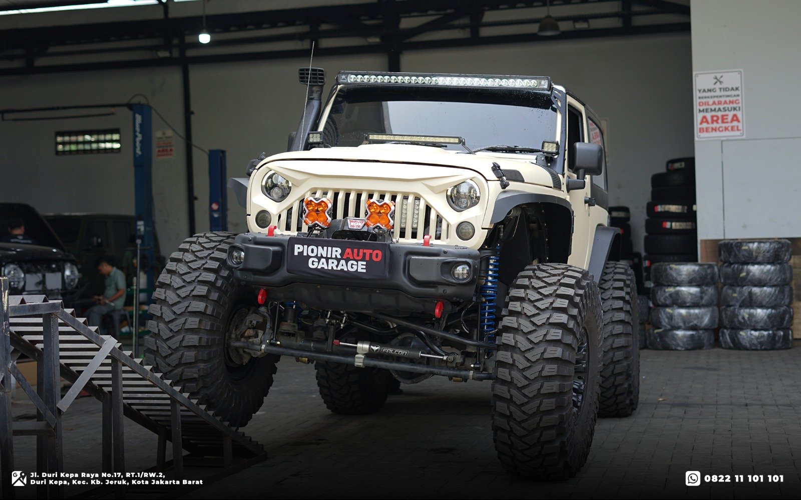 Modifikasi Ekstrem Jeep JK 2 Pintu Jadi Monster Offroad di Pionir Auto Garage